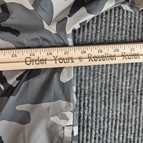 Jordan Jacket Boys Medium 10-12 Gray Camo Hooded Windbreaker Jumpman Nike - Picture 12 of 14